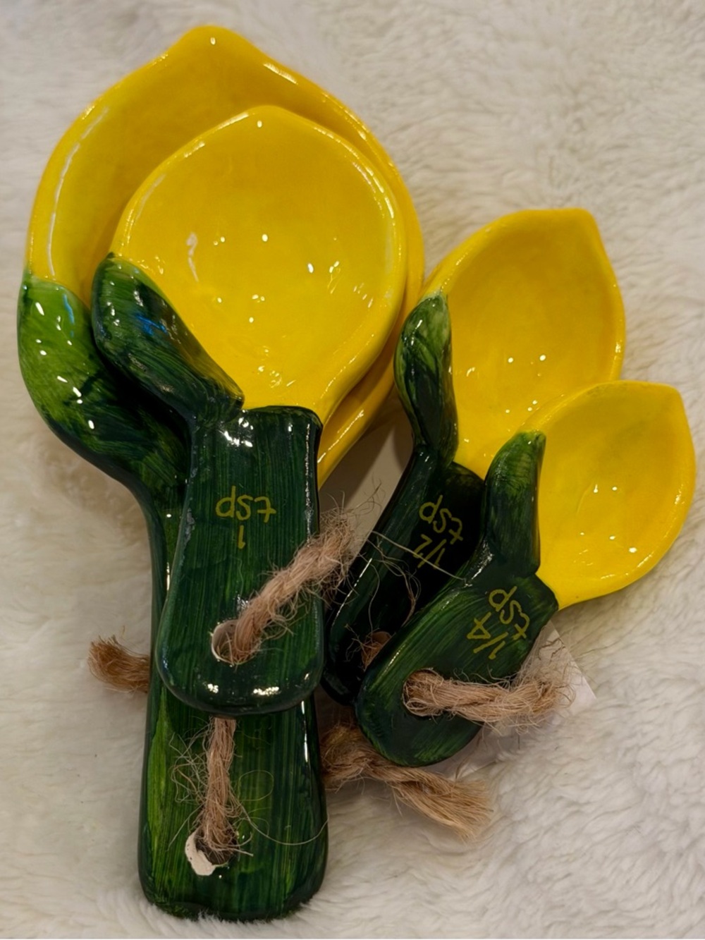 New Trendy Ceramic Lemon Measuring Spoons 4 pc set, great gifts for Any Occasion - Picture 3 of 4